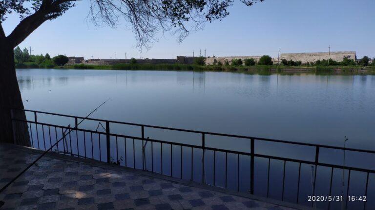 Первый день лета, а пляж не готов.