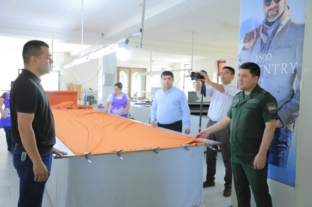 photo_2026-04-29_15-36-52-1024x682 В Бухарской области таможенным управлением был проведён пресс-тур с участием представителей средств массовой информации, посвящённый возможностям, созданным для экспортёров.