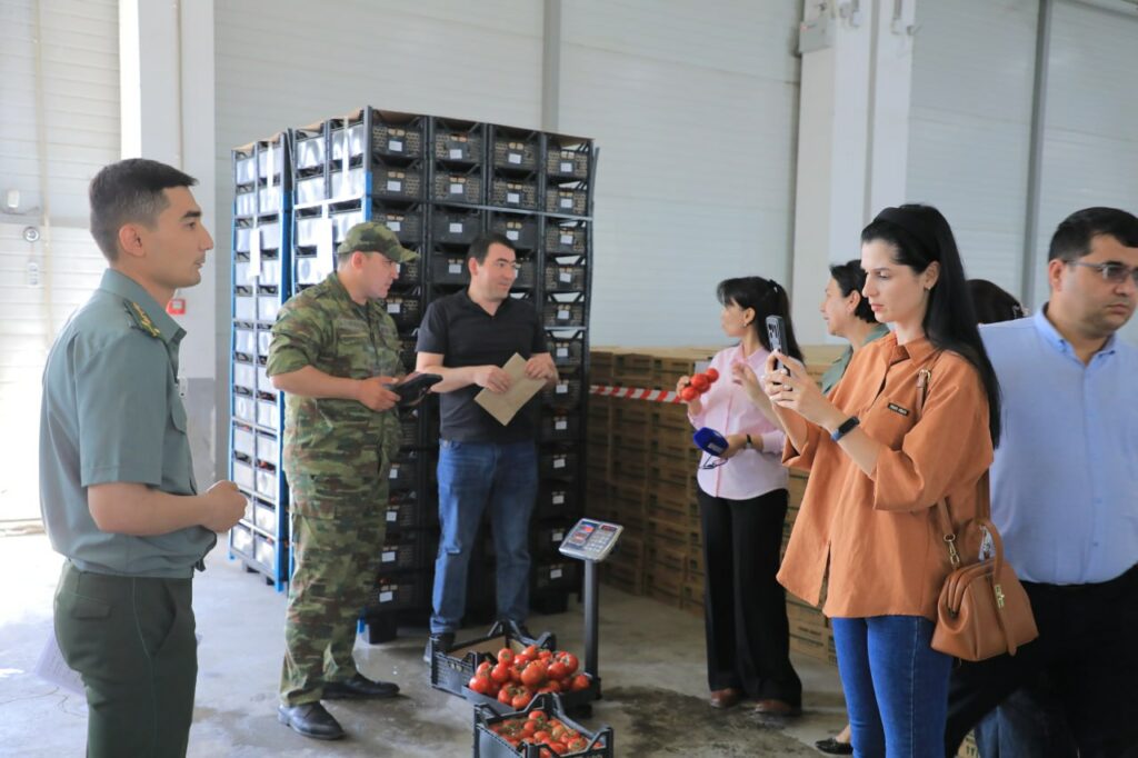 photo_2026-04-29_15-44-30-2-1024x682 В Бухарской области таможенным управлением был проведён пресс-тур с участием представителей средств массовой информации, посвящённый возможностям, созданным для экспортёров.