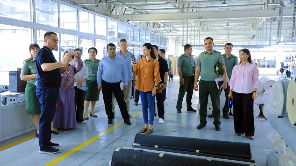 photo_2026-04-29_18-39-27-1024x576 В Бухарской области таможенным управлением был проведён пресс-тур с участием представителей средств массовой информации, посвящённый возможностям, созданным для экспортёров.